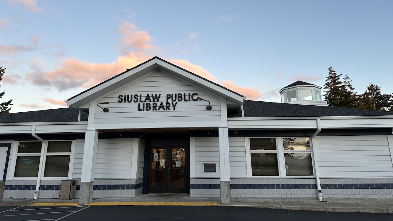 A photo of the front entrance of the Siuslaw Public Library